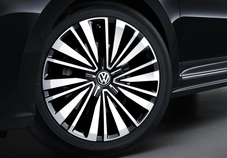 Колеса Volkswagen Passat 380 TSI 2018 года  (CN) (фото 13 из 36)